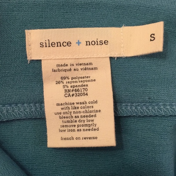 ♻️ DONATING SOON♻️ Silence+Noise Teal Mini Skirt - Picture 4 of 4